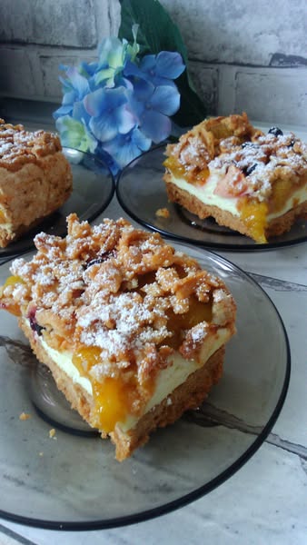 Kruche Ciasto ze Śliwkami, Budyniową Pianką i Kruszonką – Jesienna Symfonia Smaków