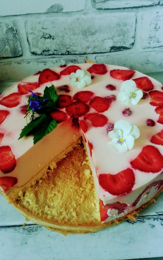 Lekki Truskawkowy Jogurtowiec – Orzeźwienie na Upały