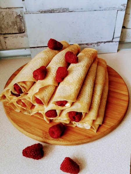 Naleśniki z nadzieniem straciatella i malinami – Rozkosz dla podniebienia!